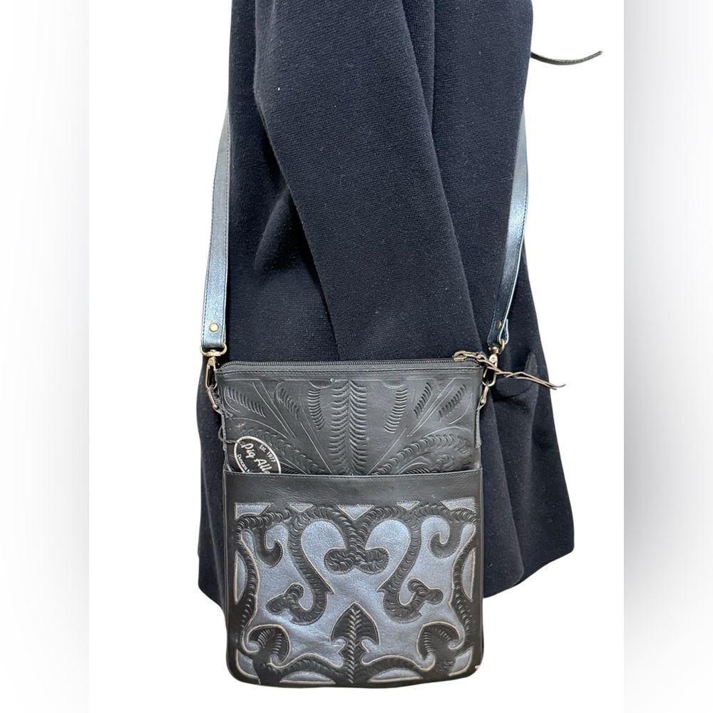 Leaders in leather Pig Alley tooled leather western crossbody bag new with tags